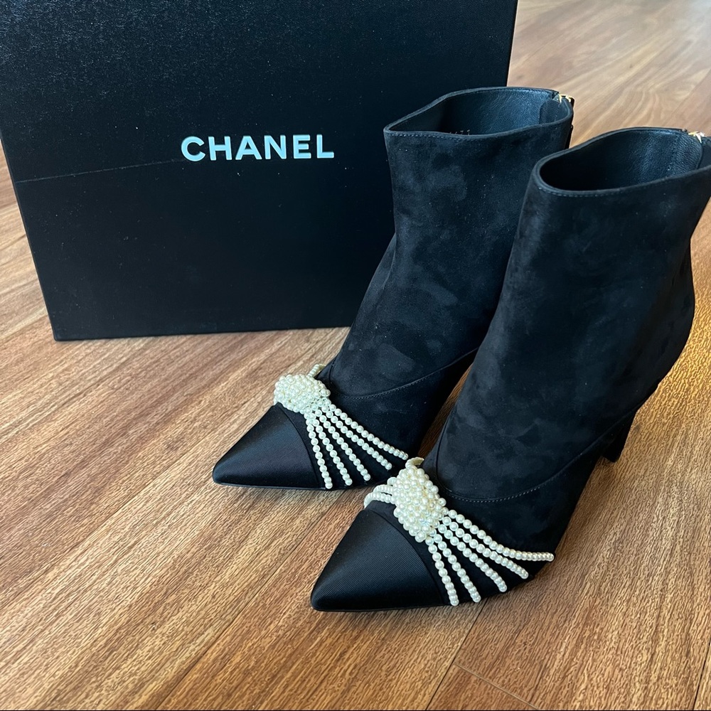 NWT- Ladies Chanel Booties